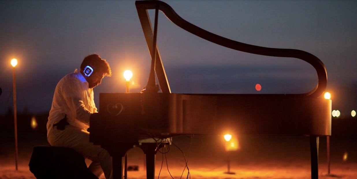 MindTravel Live-to-Headphones 'Silent' Piano Concert on Asbury Park Beach