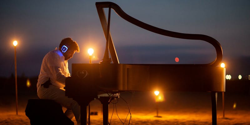 MindTravel Live-to-Headphones 'Silent' Immersive Piano Experience at Santa Monica Beach